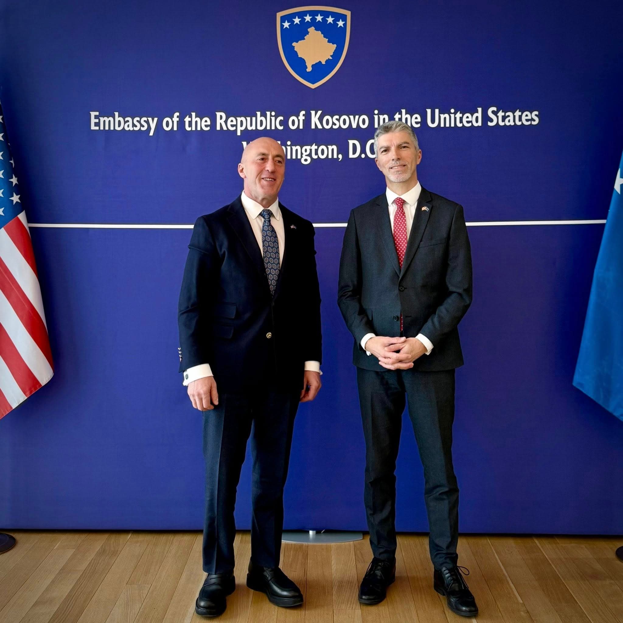 Dugolli pret Haradinajn, Rexhepin dhe Kamberin në Ambasadën e Kosovës në SHBA