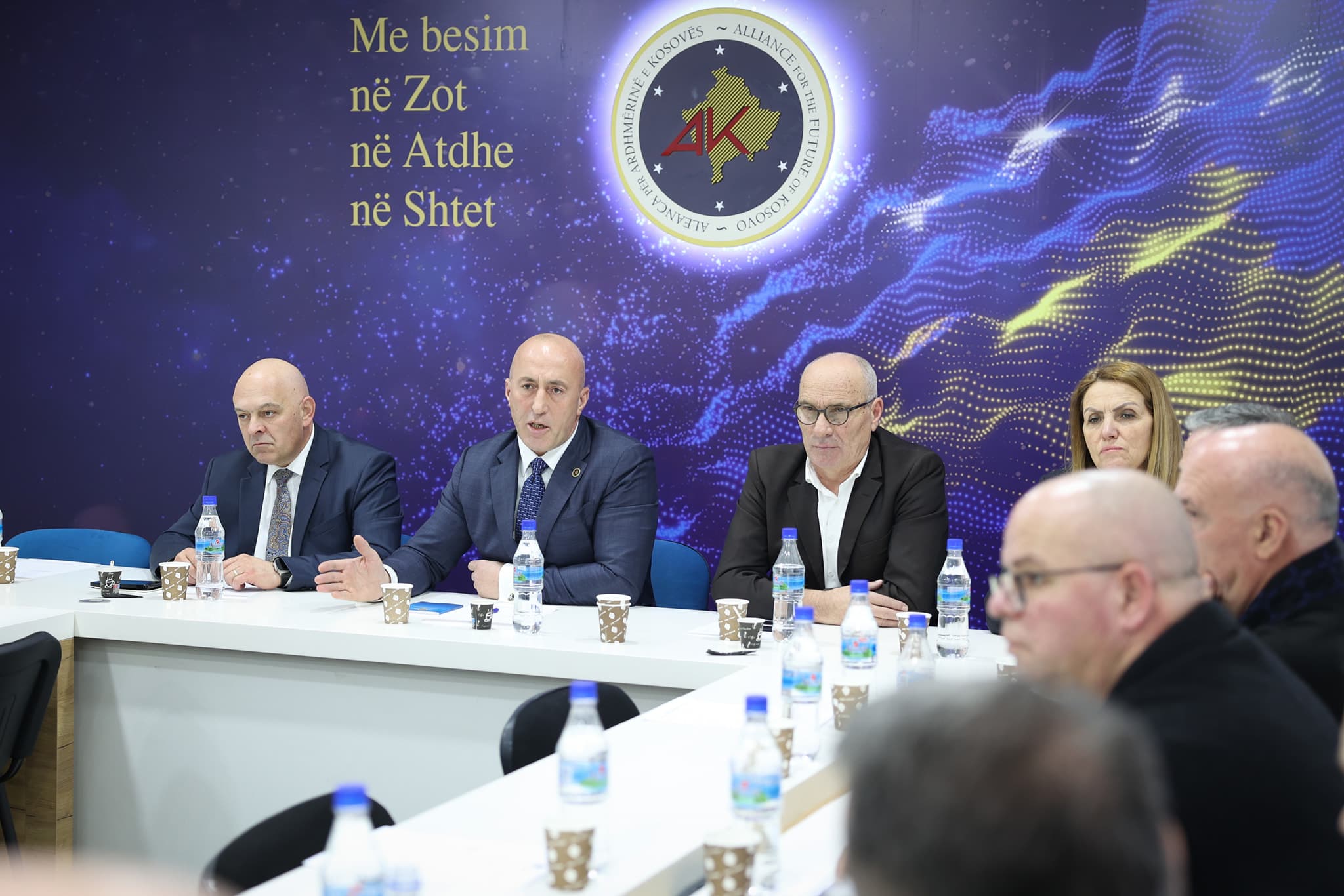 “Gati më dolën lotët” – Haradinaj flet për momentin kur i njoftoi bashkëpartiakët për vendimin e tij (VIDEO)