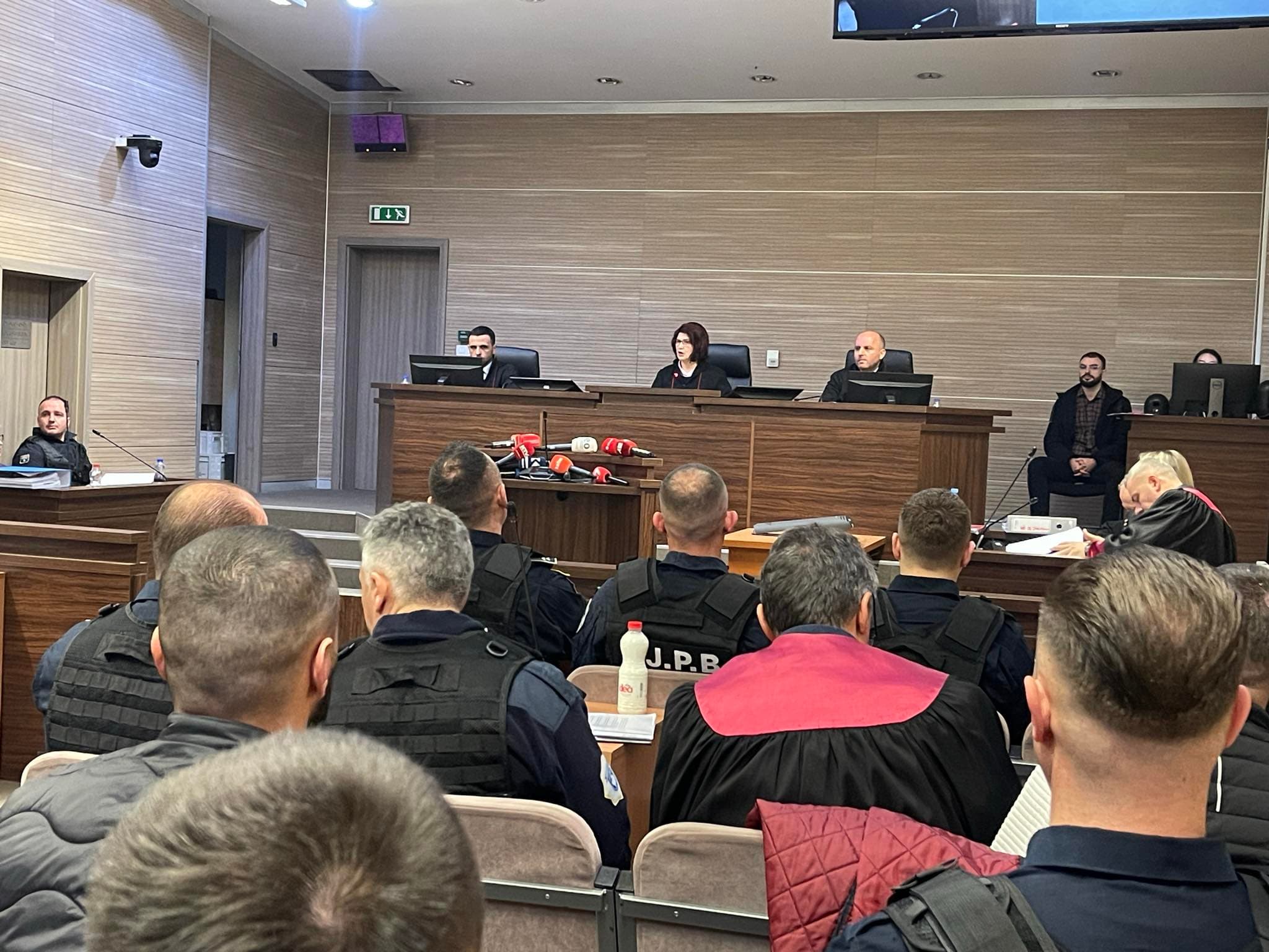 Murseli kërkon nga gjykata t'ia mundësojë komunikimin me djalin