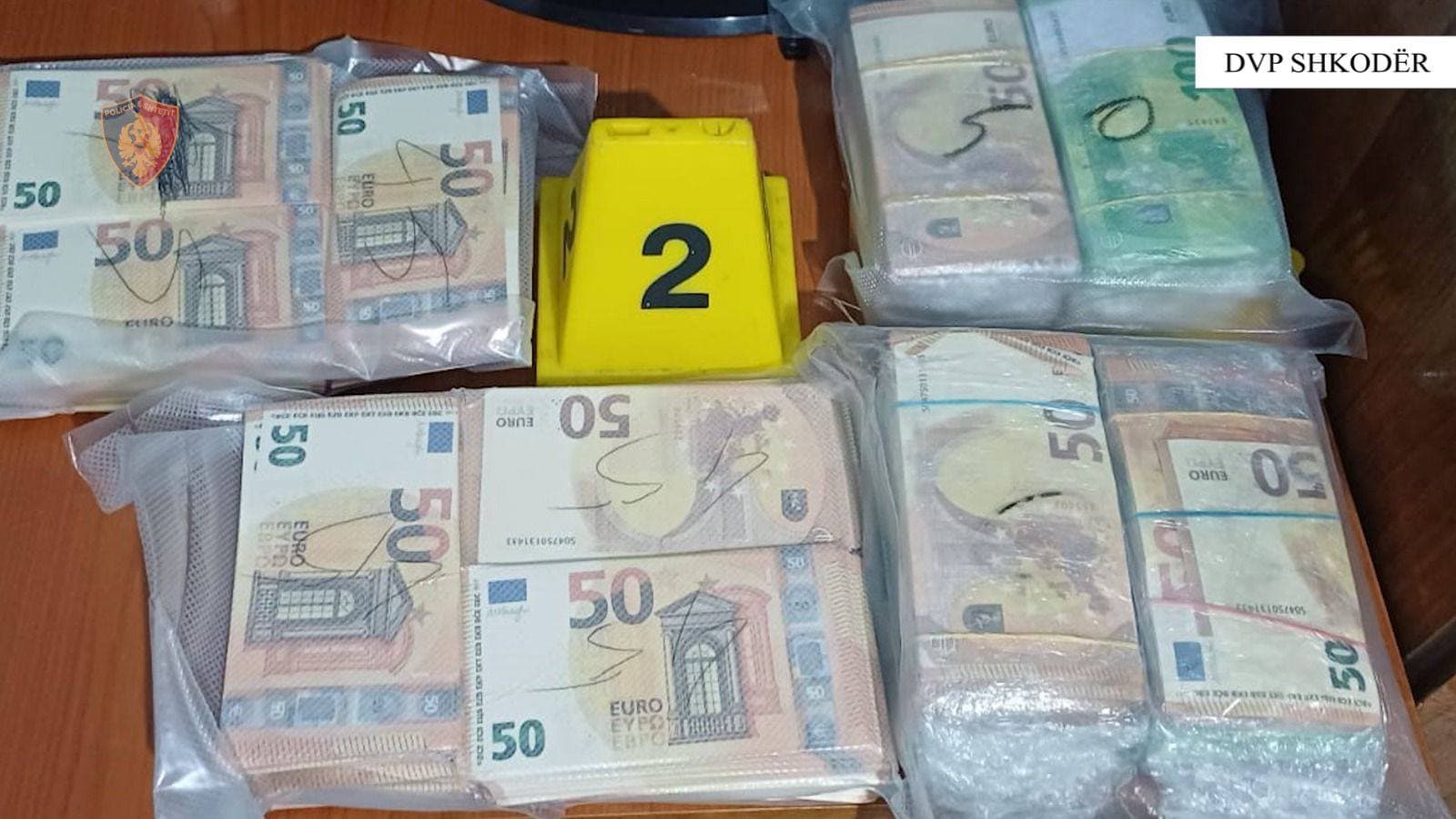 Shkodër: Arrestohet 19-vjeçari, kapen rreth 165 mijë € të dyshuara të falsifikuara dhe municion luftarak