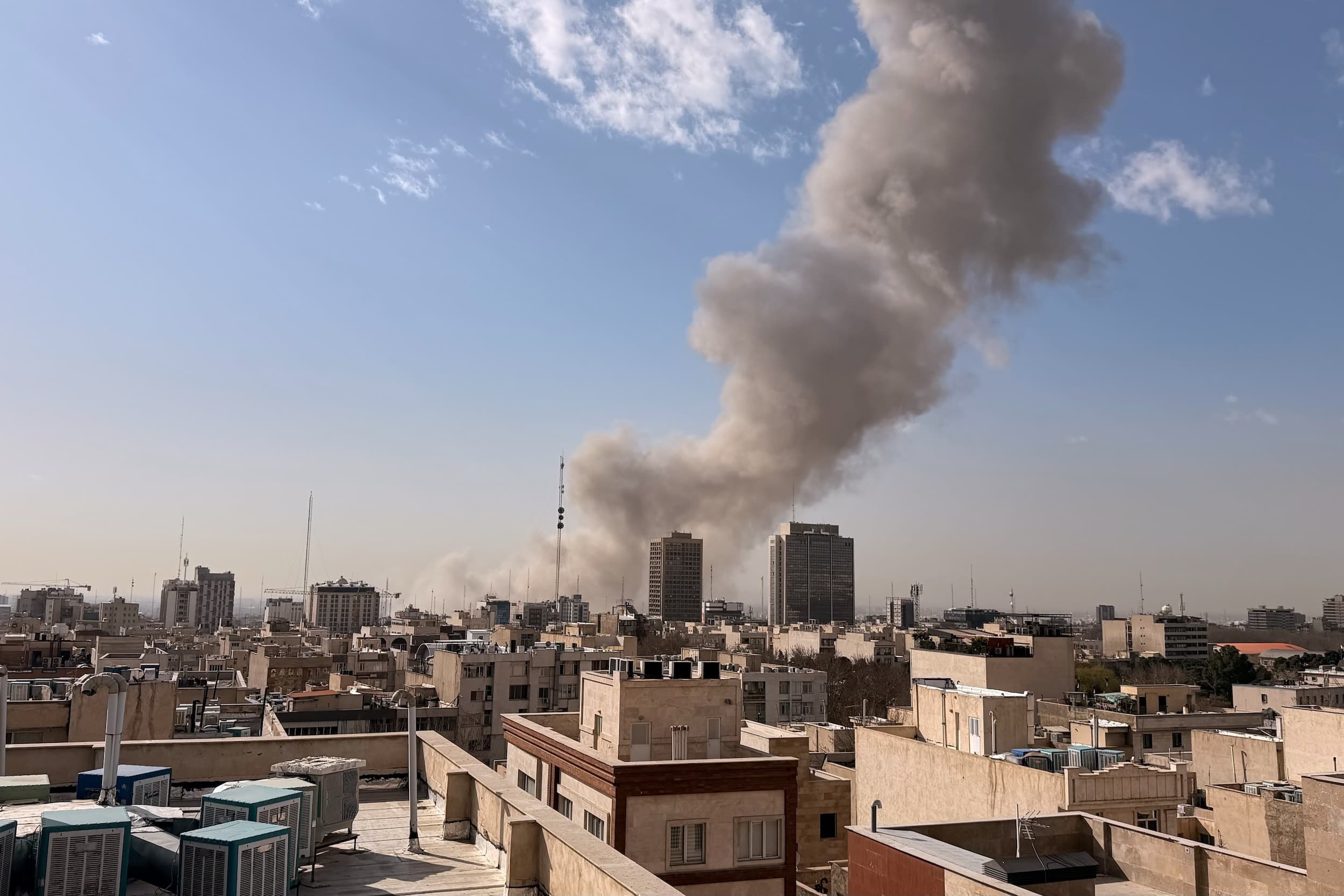 Me thirrje për përmbajtje dhe frikë nga përshkallëzimi, bota reagon pas sulmeve ndaj Iranit