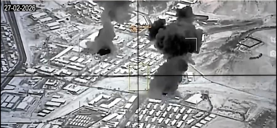 Pakistani bombardoi objektiva në qytetet afgane, ministri e quan 'luftë të hapur'