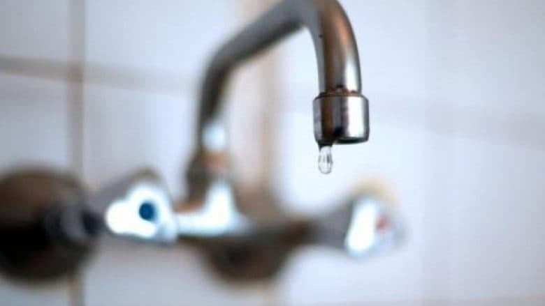 Dëmtohet një gyp, në këtë lagje të Prishtinës ndalet uji