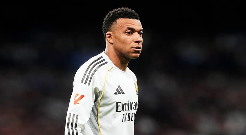 Pretendohet se stafi mjekësor i Real Madridit ekzaminoi gjurin e gabuar të Mbappes