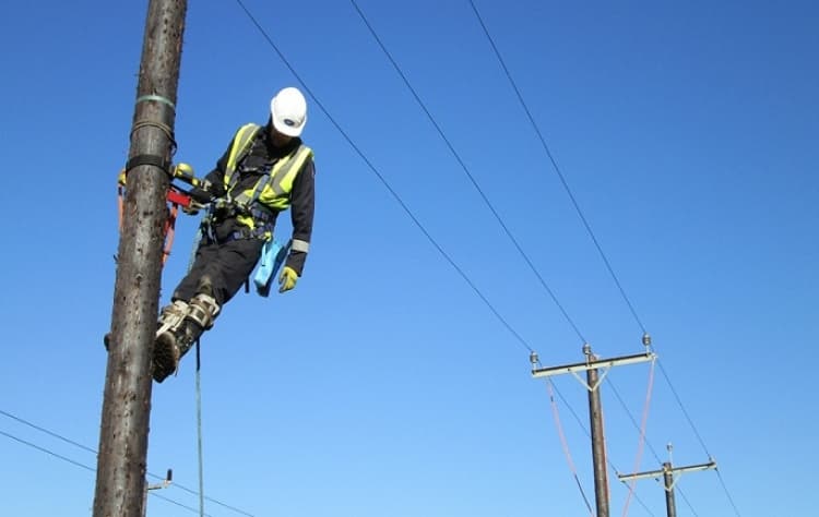 U godit nga rryma derisa ishte në shtyllë elektrike, vdes një punëtor në Prizren