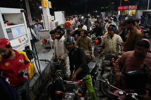 Pakistani mbyll të gjitha shkollat ​​për të kursyer karburant