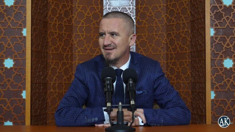 Ahmed Kalaja uron Bajramin: Ëmbëlsia e Ramazanit të përcillet edhe pas muajit të shenjtë (VIDEO)