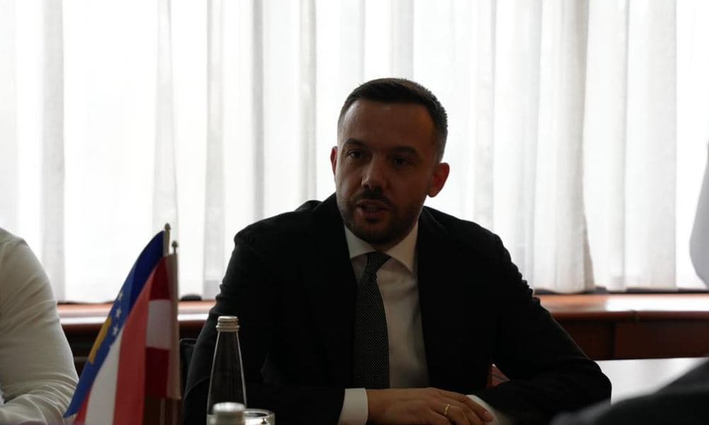 Tahiri: PDK s’e ka ende kandidatin për kryeministër, por s'ka sfida në lidership (VIDEO)