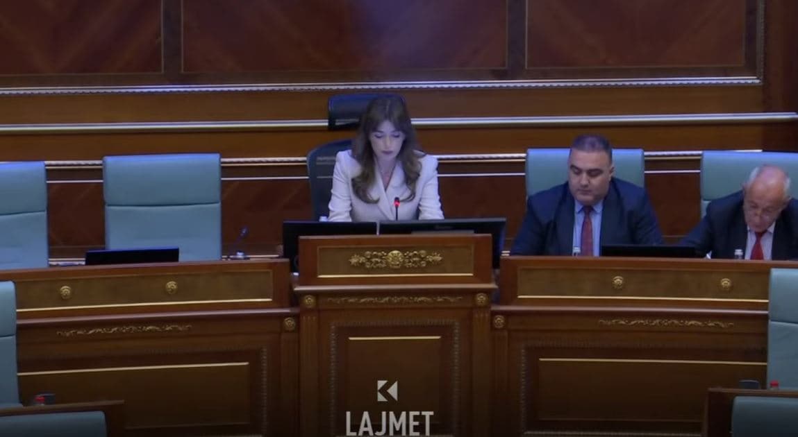 Dekreti “problematik”: Osmani vs Haxhiu, cila i shpall zgjedhjet? (VIDEO)