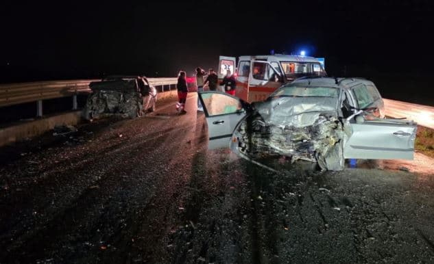 Aksident me fatalitet në Vlorë, dy të vdekur e një i lënduar rëndë