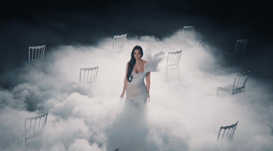 “Thuje”, Dafina Zeqiri publikon këngën e re (VIDEO)