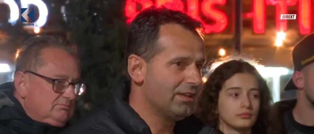 Familja e Albion Rrahmanit pret fitore ndaj Sllovakisë: Të na bëjnë krenarë (VIDEO)