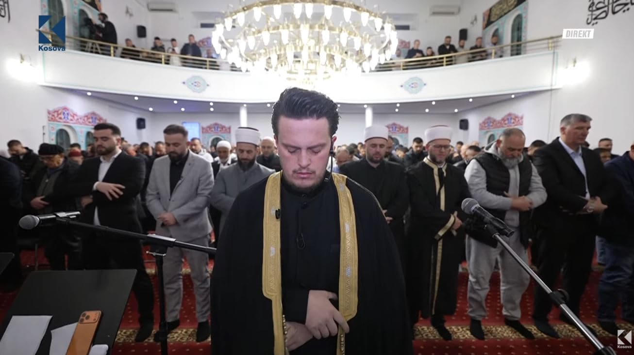 Egzon Ibrahimi vjen me ilahi nga xhamia “Haxhi Ibrahim Devolli” (VIDEO)