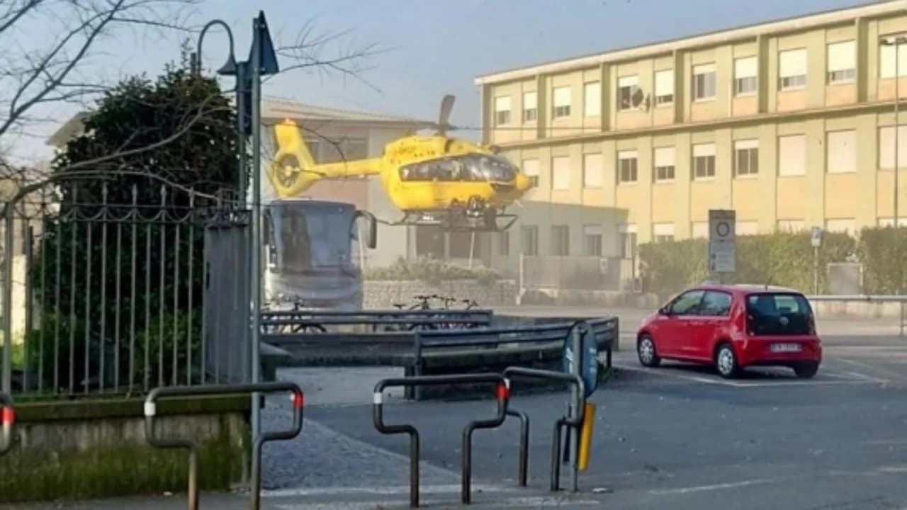 E rëndë në Itali: Nxënësi ther me thikë mësuesen – gjendja e saj, kritike