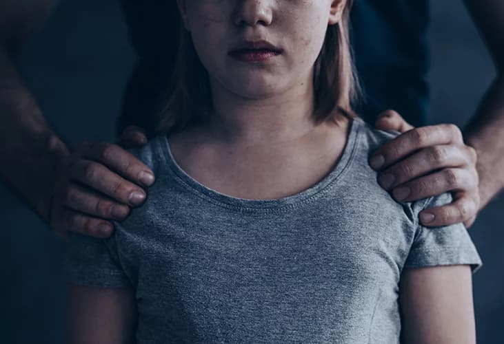 Babai dyshohet se sulmoi seksualisht vajzën e tij në Gjakovë, prokuroria jep detaje