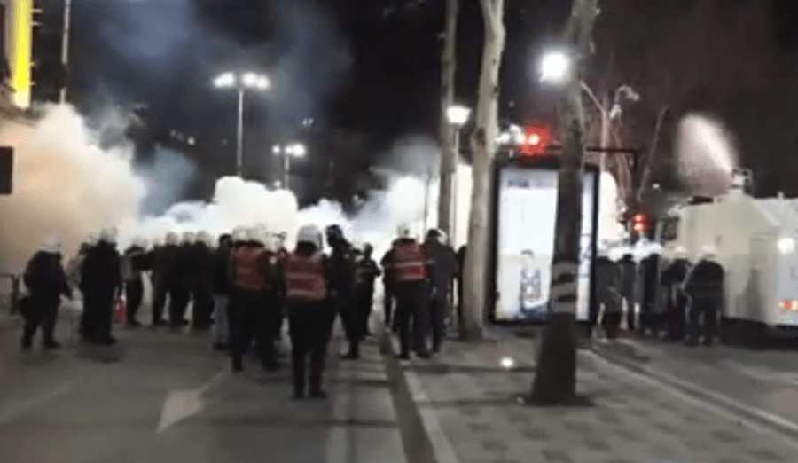 Protesta e opozitës në Tiranë, lëndohen pesë zyrtarë policorë