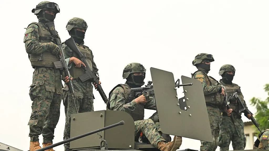 75 mijë ushtarë dhe policë ekuadorian në krye të detyrës për të luftuar bandat e drogës