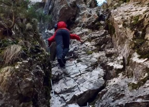Qytetari lëndohet pasi rrëshqiti në “Shtegun e Mushkave” (VIDEO)