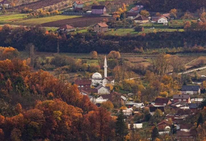 Vidhet simboli i fshatit Çabër në veri të Mitrovicës (VIDEO)