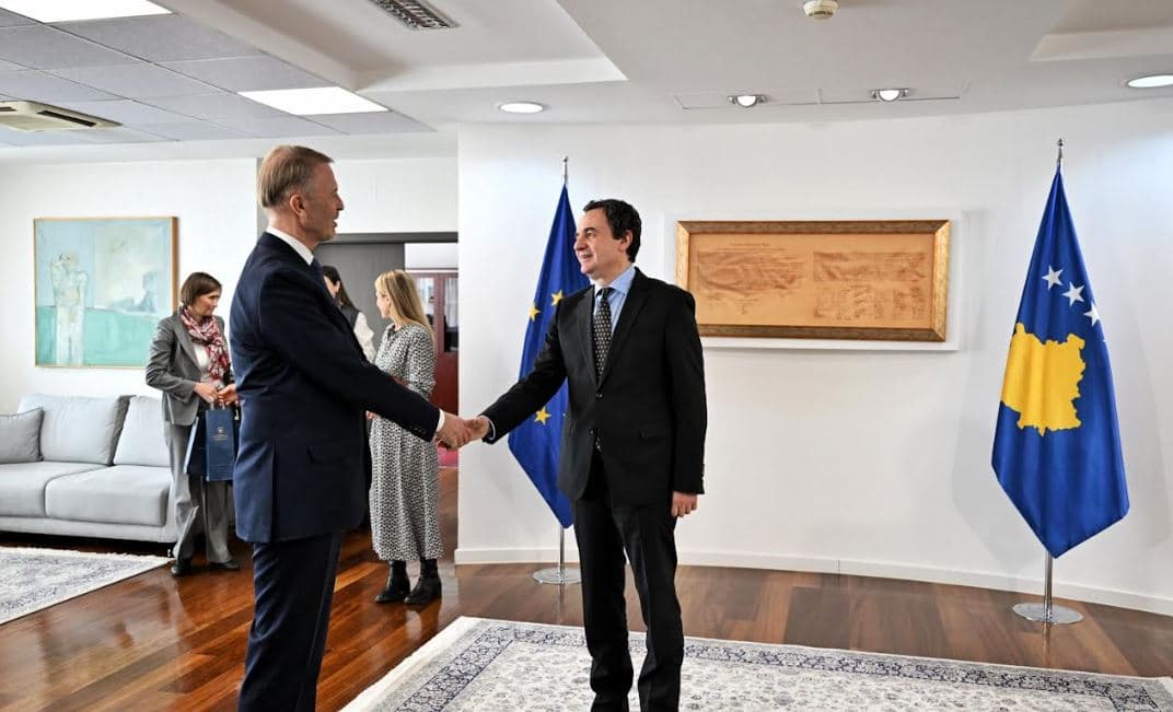 Orav në përfundim të mandatit, Kurti: Ai u bë zëri i Kosovës në Bruksel dhe zëri i Brukselit në Kosovë