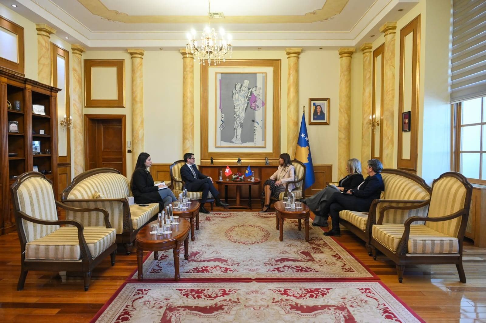 Haxhiu takon ambasadorin zviceran, theksohet bashkëpunimi Kosovë-Zvicër