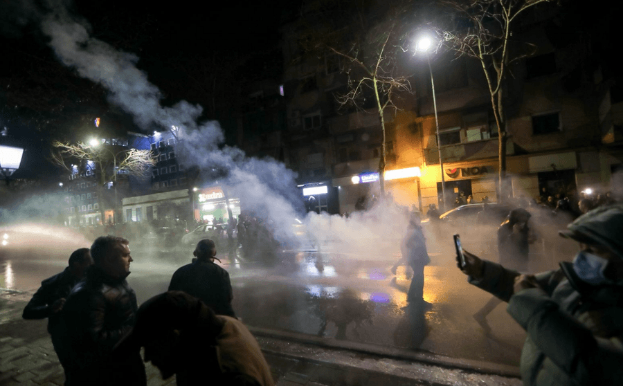 Tiranë: Lirohen nga qelia 15 protestuesit e opozitës