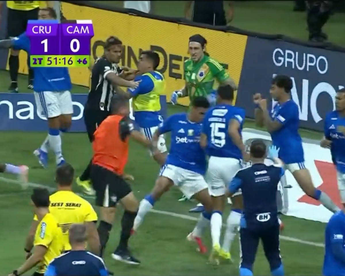 Sherr masiv në finalen e Campeonato Mineiro, 23 futbollistë ndëshkohen me karton të kuq