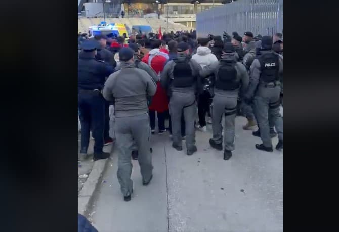 Nuk kishin bileta, policia nuk i lejon tifozët turq të hyjnë në "Fadil Vokrri"