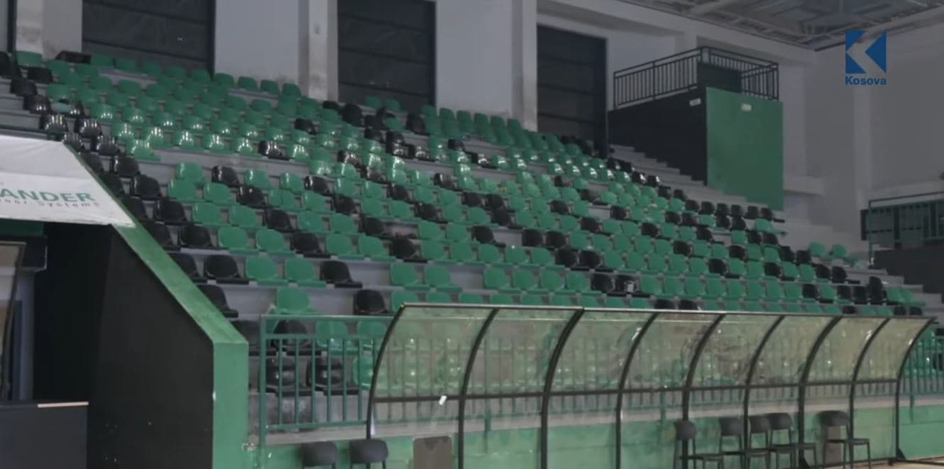Tribuna të zbrazta te “Minatori” pas humbjes së Kosovës (VIDEO)
