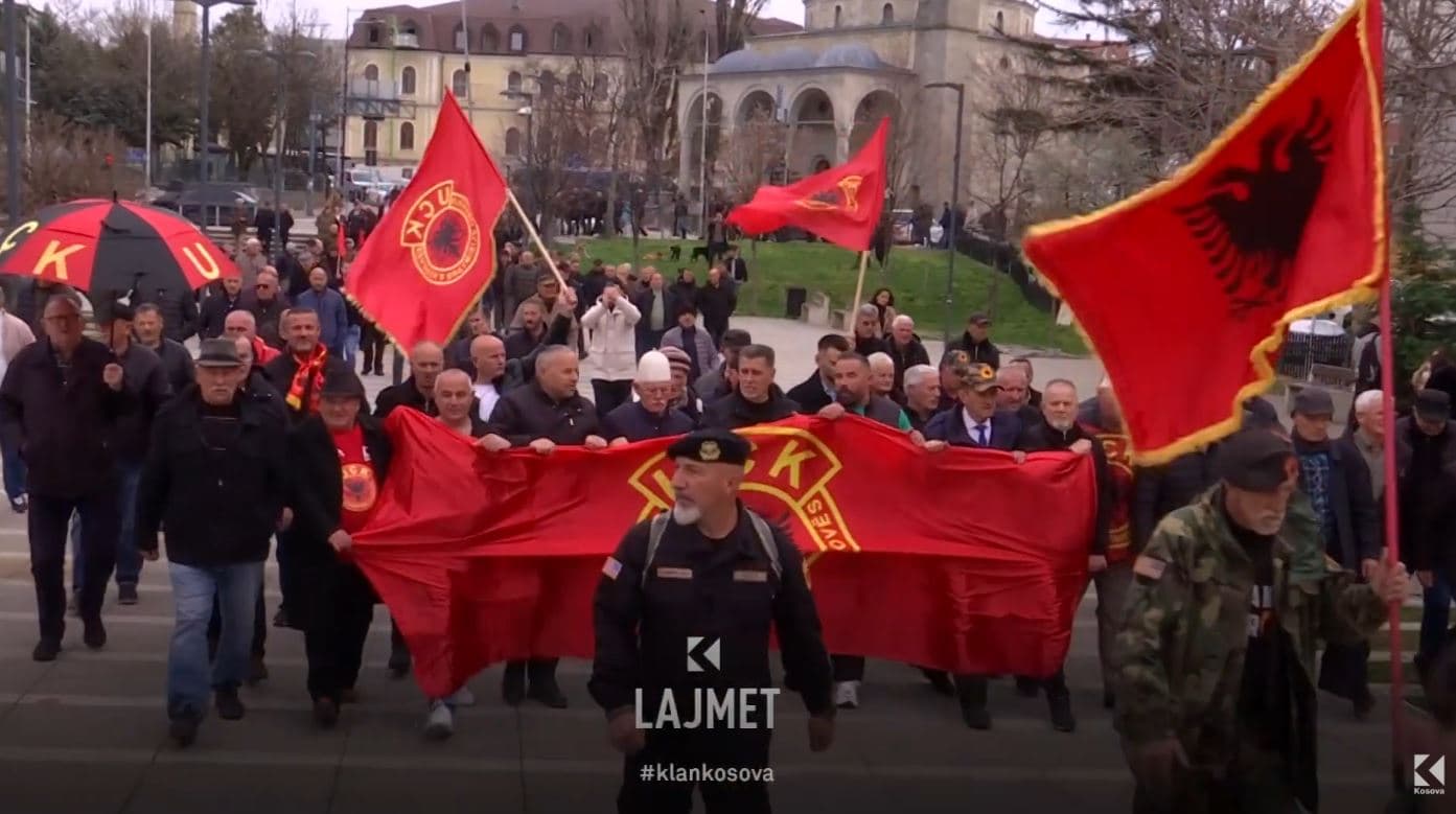 Kundërshtimi i ekspozitës: Tensione te protesta e vetereanëve (VIDEO)