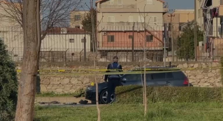 Vetura e policit të Lezhës hidhet në erë me tritol