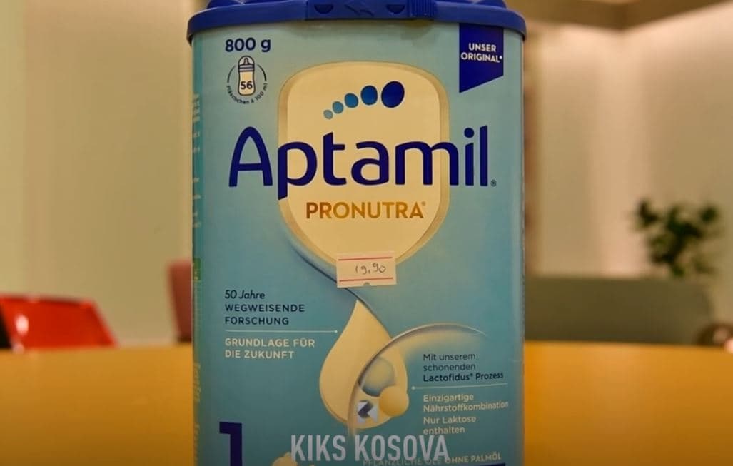 Skandal i rëndë: Aptamil me toksina të rrezikshme ende në Kosovë, kush mban përgjegjësi? (VIDEO)