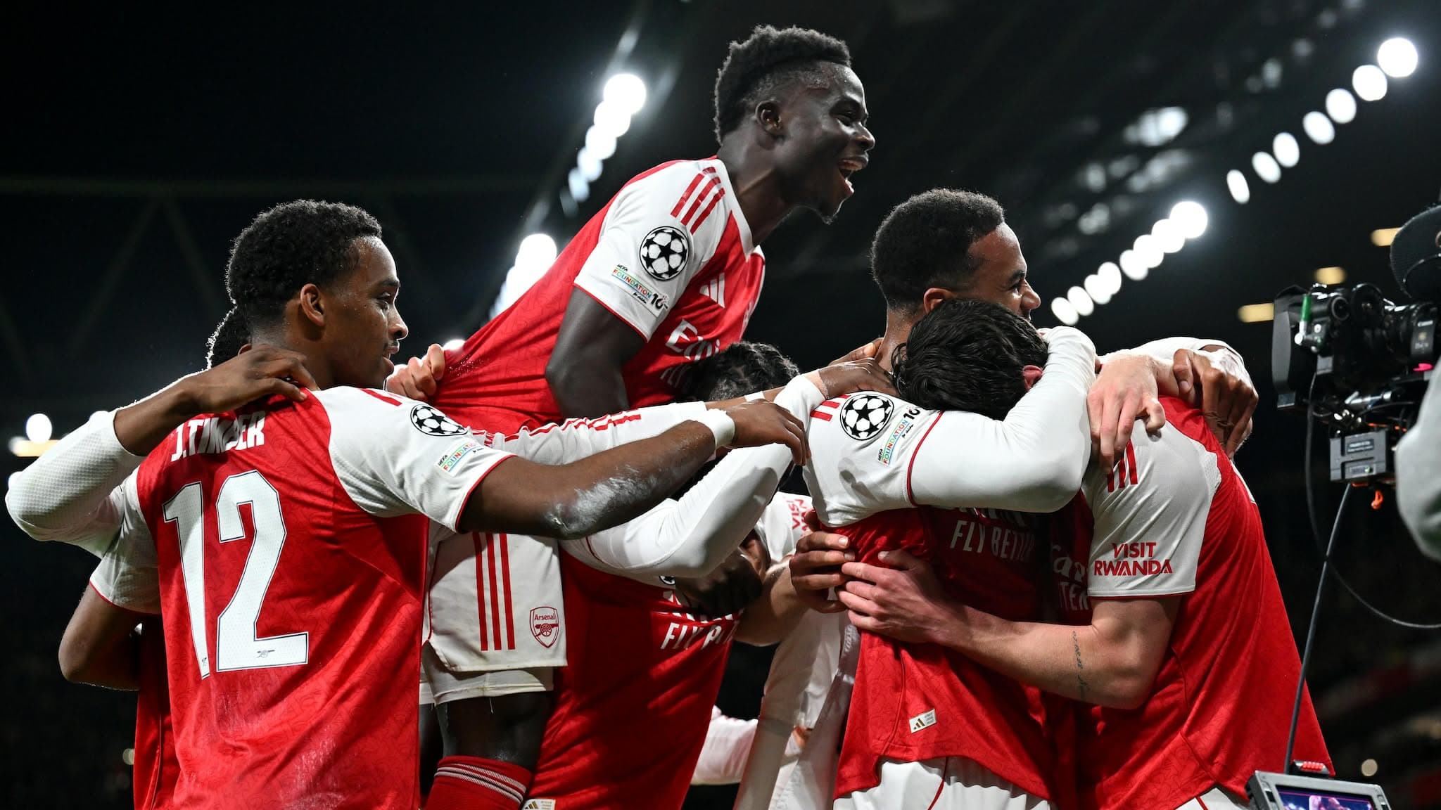 Arsenali në kërkim të një mbrojtësi të djathtë, dy emra në listë