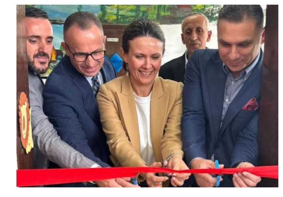 Qendra Zhvillimore - Comodita e UNICEF gëzojnë të vegjlit në Mirosalë (VIDEO)