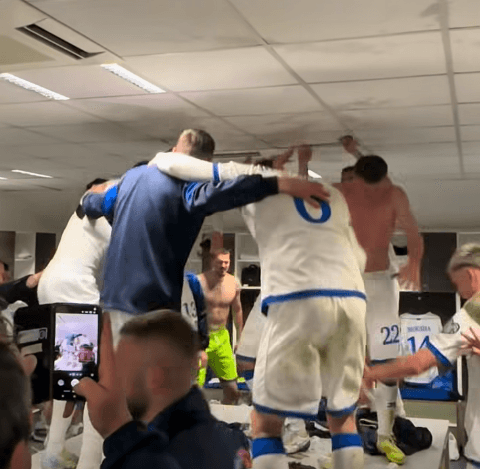 “Oooo forca Kosova”, atmosferë e zjarrtë në zhveshtore pas fitores ndaj Sllovakisë (VIDEO)
