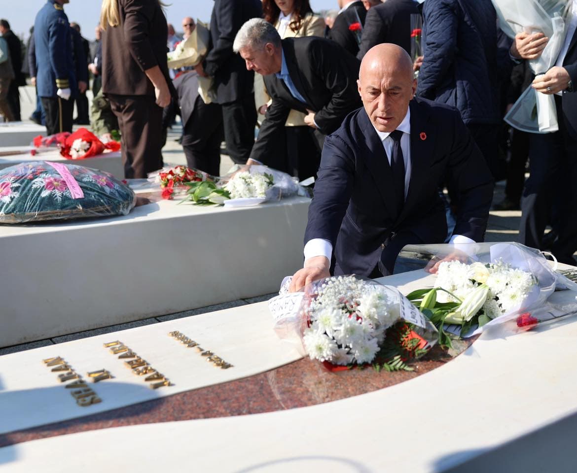 Haradinaj bën homazhe në Prekaz: Epopeja e UÇK-së na kujton përpjekjet për liri ndër shekuj