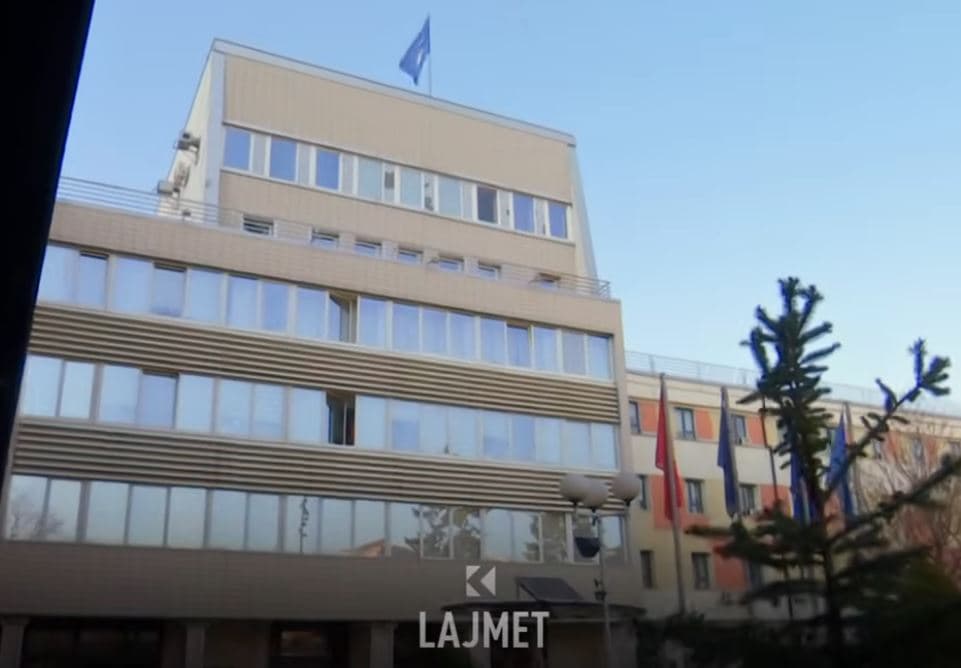 Pse nuk u sulmua Osmani kur i ktheu 3 ligjet? (VIDEO)