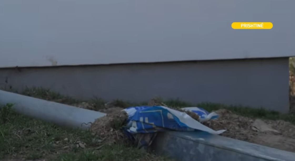 “Më ka shkaktuar dëme në shtëpi”, banori nga Matiqani ankohet për ujërat e zeza (VIDEO)