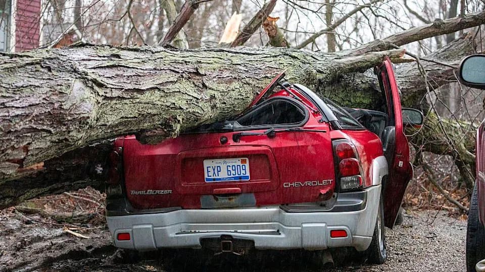 Gjashtë të vdekur pasi tornadot godasin Michiganin dhe Oklahomën
