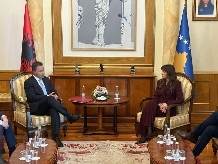 Haxhiu pret në takim homologun e saj shqiptar, Peleshin
