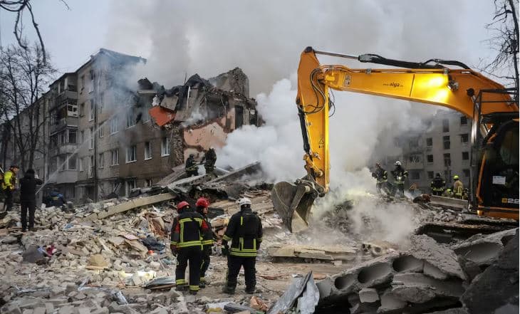 Rusia godet Ukrainën me dronë dhe raketa, vret të paktën shtatë persona në Kharkiv