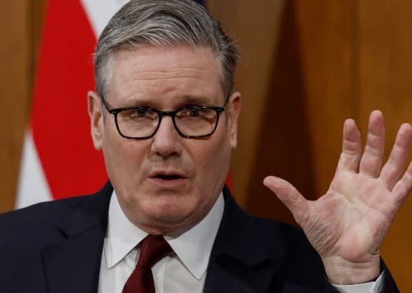 'Nuk do të dorëzohem', thotë Starmer pas presionit nga Trump