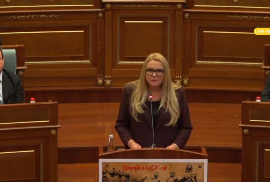 Kadrijaj në seancën solemne: Nën kullën e Prekazit u mbrojt nderi i një kombi