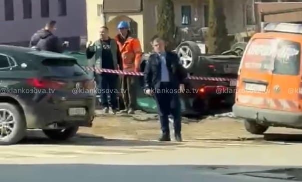 Një i lënduar nga rrokullisja e veturës në një vendpunishte në Lagjen e Muhaxherëve