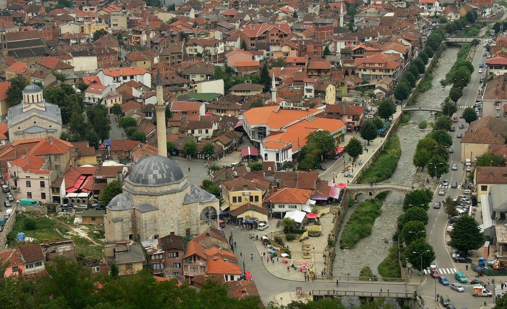 Aksion në Prizren: Inspektorët largojnë shitësit nga hapësirat publike (VIDEO)