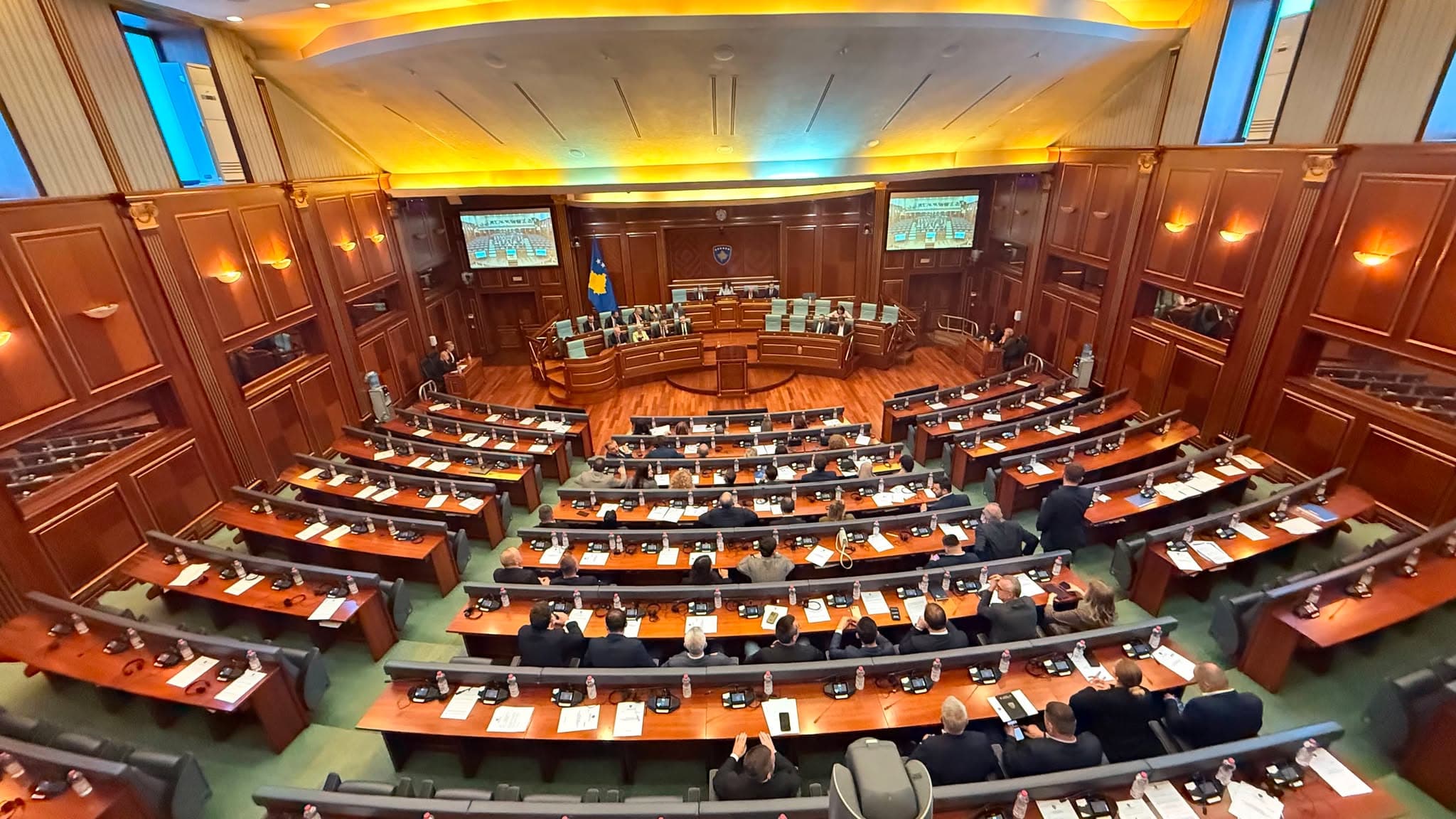 Kuvendi thërret sonte seancë për zgjedhjen e presidentit, kandidate Feride Rushiti dhe Hatixhe Hoxha  