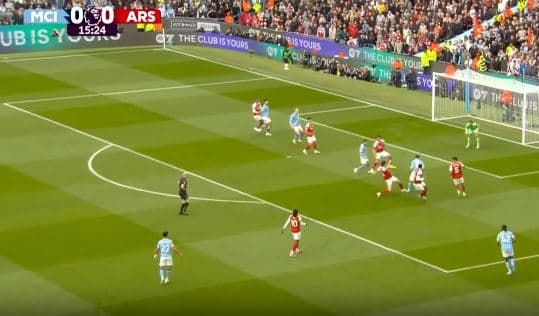 Manchester City e nis furishëm, kalon në avantazh ndaj Arsenalit