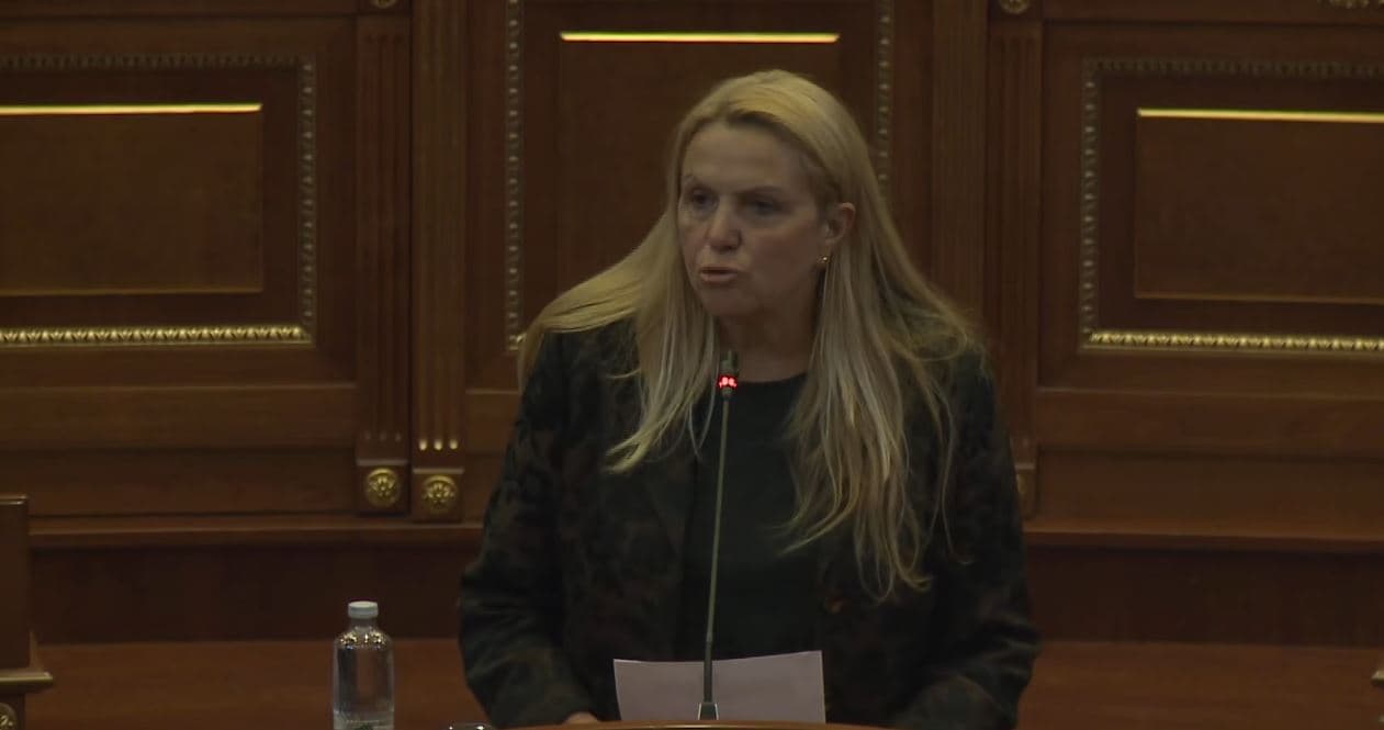 “Mos ta faltë Zoti evladin e keq se mundet me fëlliqë edhe emrin e familjes”, Kadrijaj thumbon Gërvallën