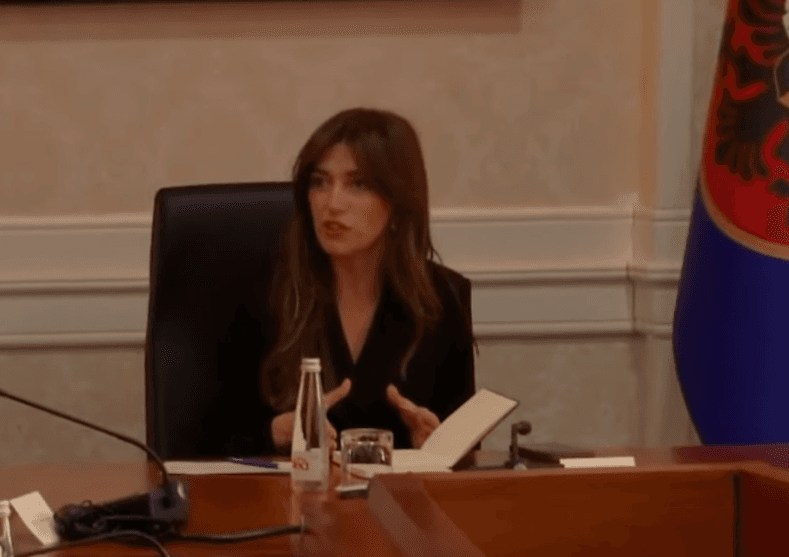 Haxhiu mbërrin në Presidencë, pas pak nis takimi me liderët e partive