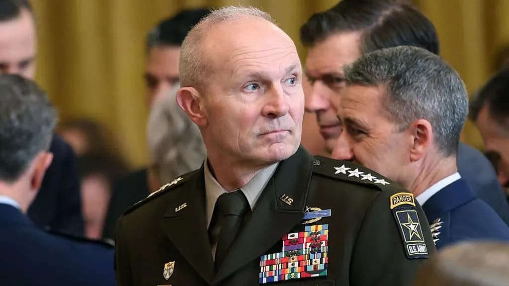 Hegseth i kërkon gjeneralit më të lartë të Ushtrisë Amerikane të japë dorëheqjen